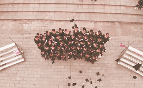 廣告設(shè)計(jì)畢業(yè)生的實(shí)習(xí)報(bào)告