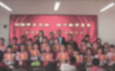 在縣醫(yī)院2004年度總結(jié)表彰會上的講話