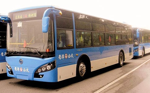 公交車(chē)上的見(jiàn)聞作文