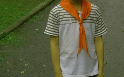 飄揚(yáng)的紅領(lǐng)巾作文