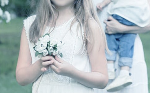 ��ľ�B��õ�廨ͯԒ����