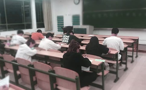 關于期中考試的作文