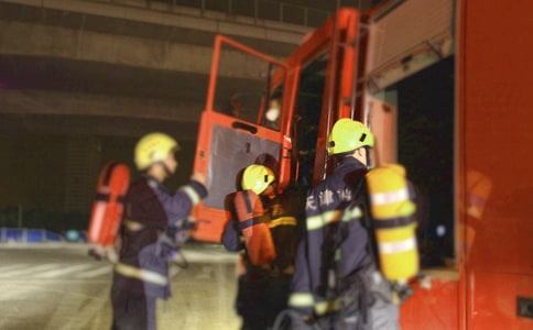 �������}����